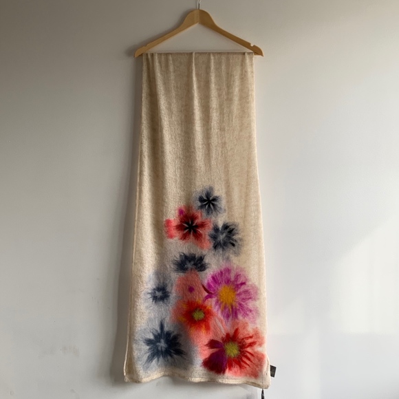 NWT Felted Bouquet Scarf by Troubadour - Picture 3 of 8